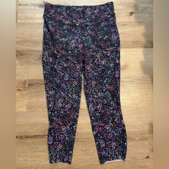 Lululemon Base Pace High-Rise Crop 23” in Floral Spray Multi - Picture 2 of 5